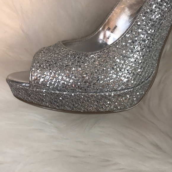 Lulu Townsend Heels - Picture 5 of 5